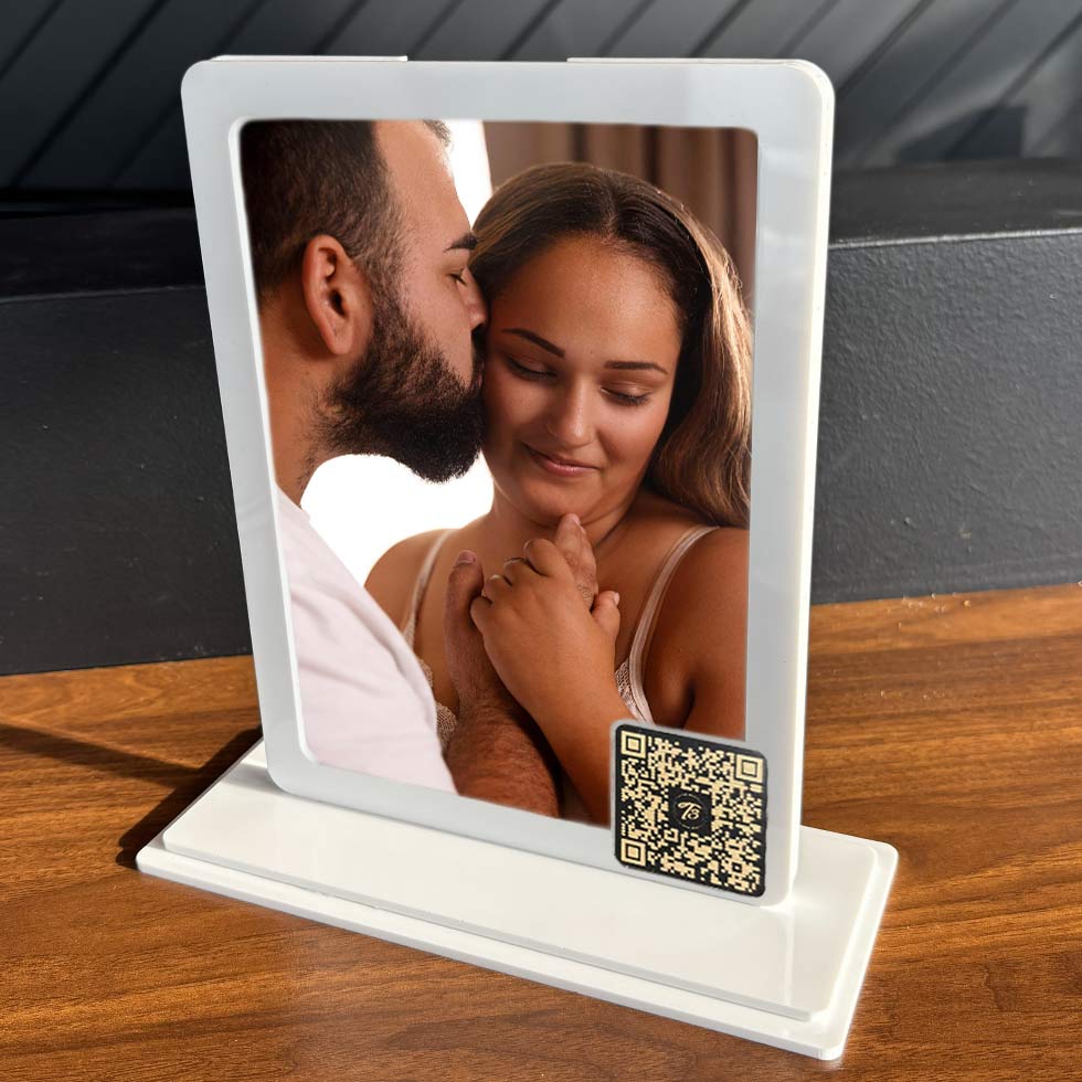 cadre-photo-code-qr-acrylique-blanc-t3-signature