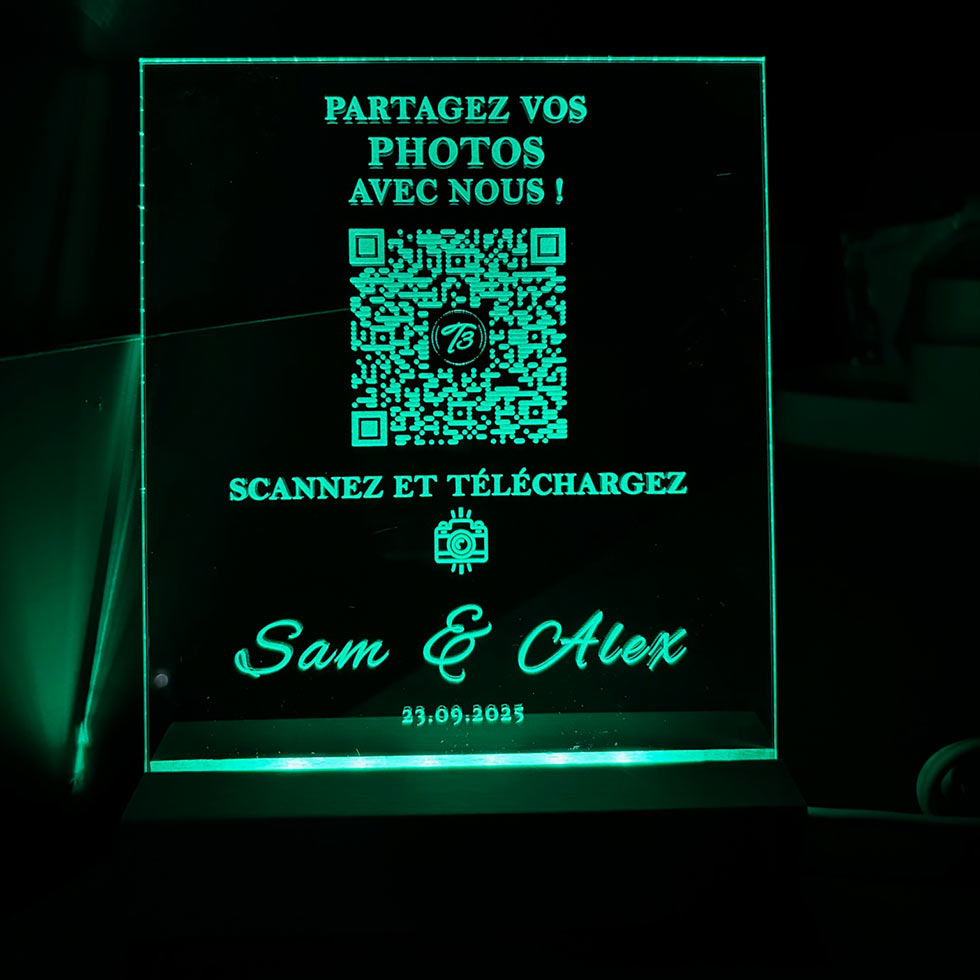 lampe-turquoise-acrylique-code-qr-mariage-t3-signature