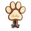 crochet-patte-de-chien-personnalise-bois-teint-t3-signature
